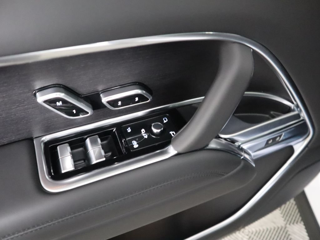 New 2026 Fuji White Land Rover SE image 25
