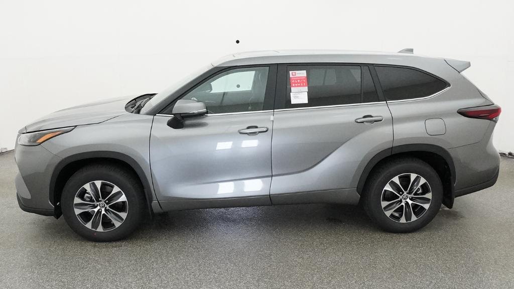 New 2026 Heavy Metal Toyota XLE image 17