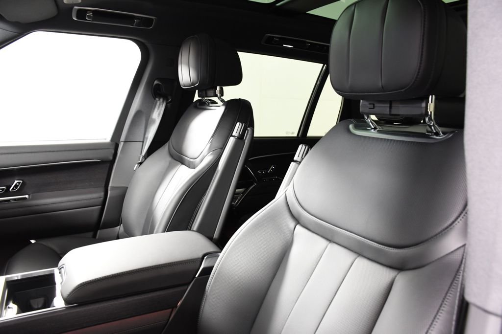 New 2026 Carpathian Gry Land Rover SE image 16