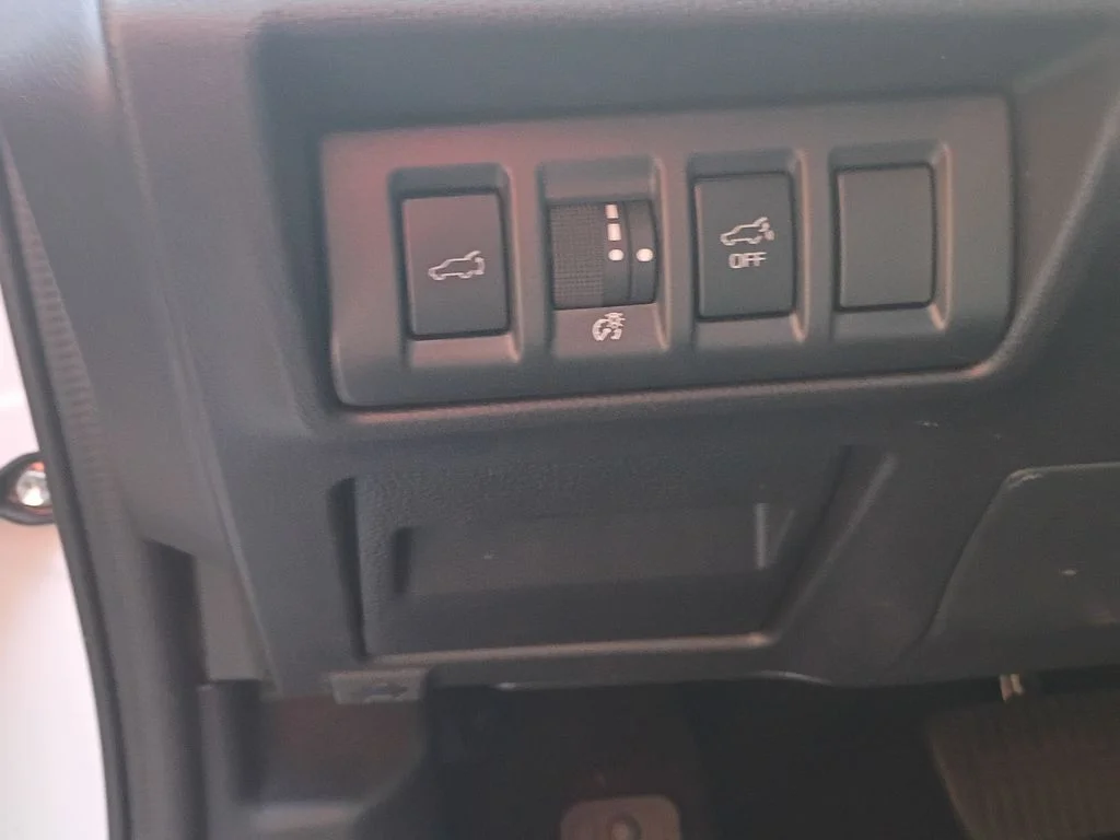 Used 2025 Crystal White Pearl Subaru Onyx Edition XT image 15