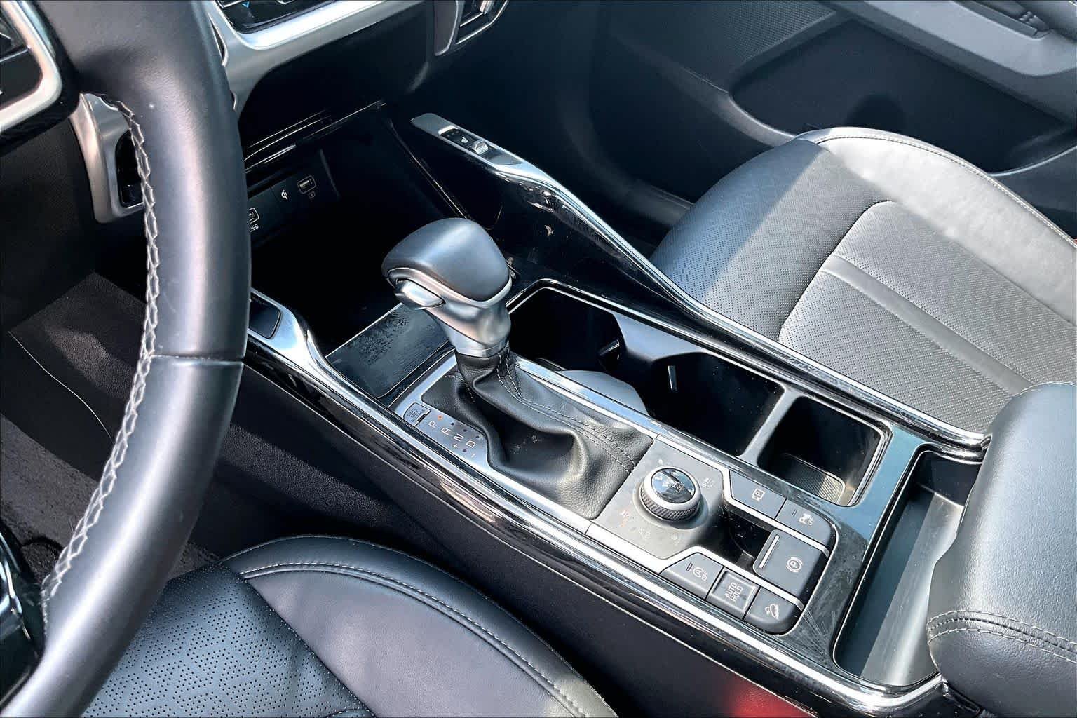Used 2023 Everlasting Silver Kia SX image 14