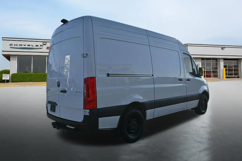 Used 2025 White Mercedes-Benz Cargo 144 WB image 5