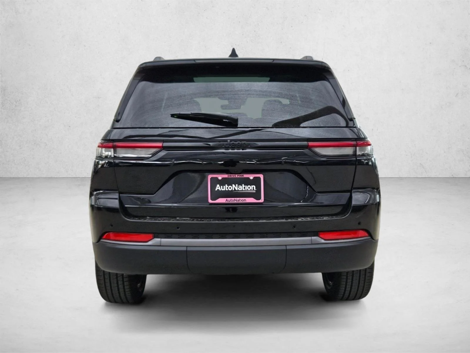 New 2026 Diamond Black Crystal Pearl-Coat Exterior Paint Jeep Limited image 8