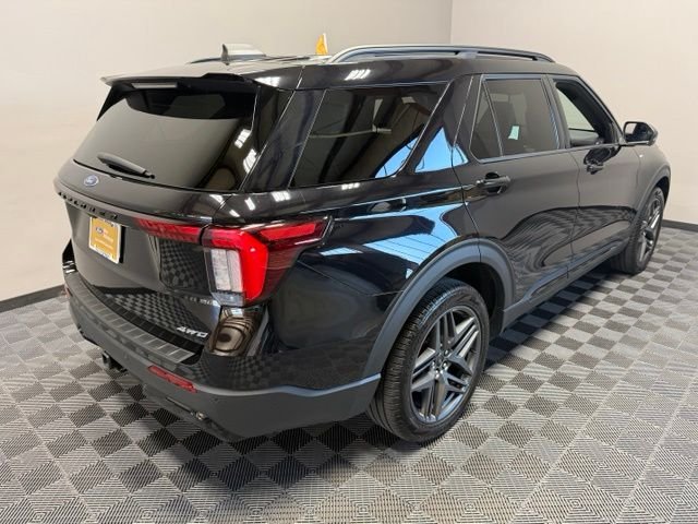 Certified Used 2025 Agate Black Metallic Ford ST-Line image 8