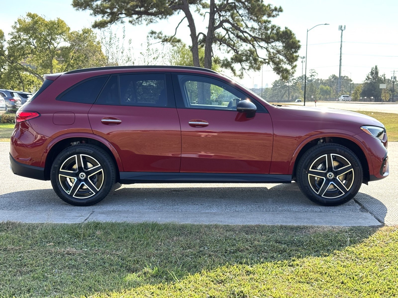 New 2026 MANUFAKTUR Patagonia Red Metallic Mercedes-Benz GLC 300 image 26