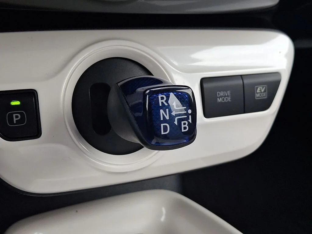 Certified Used 2018 Beige Toyota Three image 14