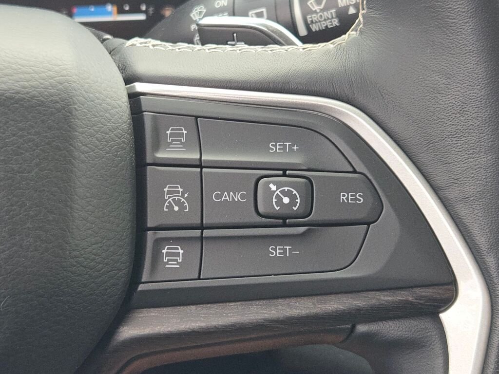 Used 2021 Silver Jeep Limited image 31