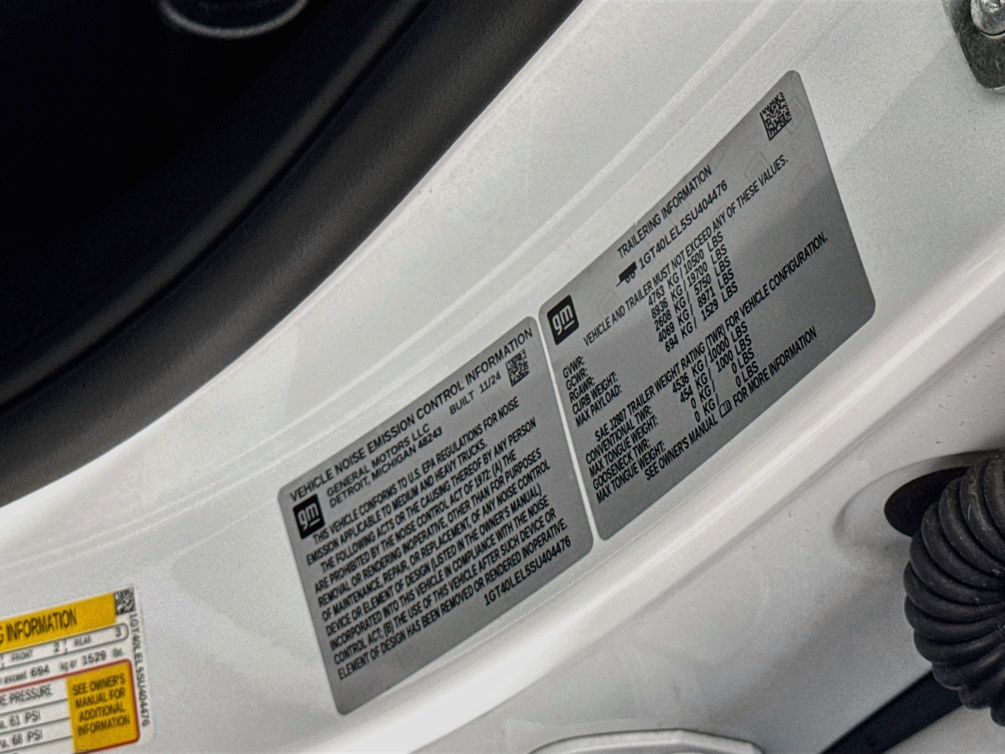 Used 2025 Summit White GMC Max Range Denali image 34