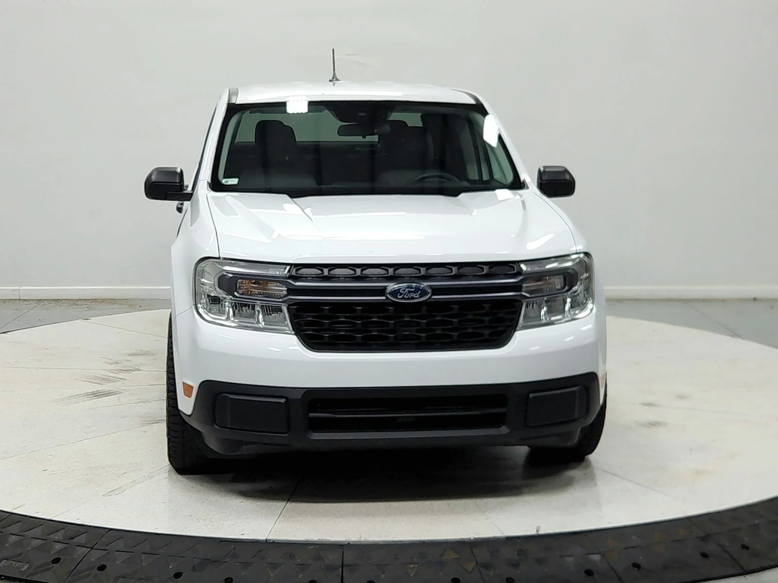 Used 2024 Oxford White Ford XLT image 3