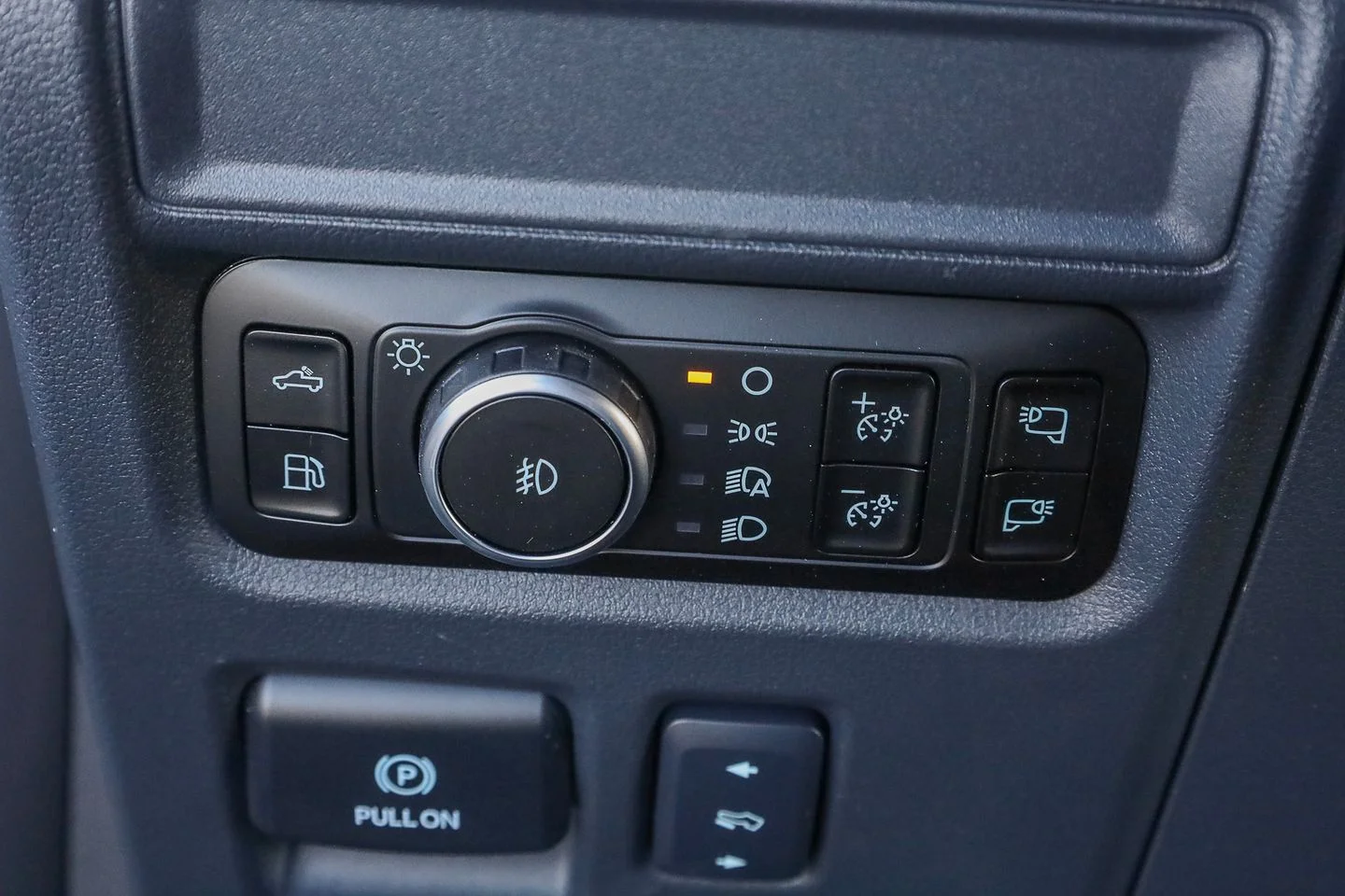 New 2026 Oxford White Ford Lariat® image 35