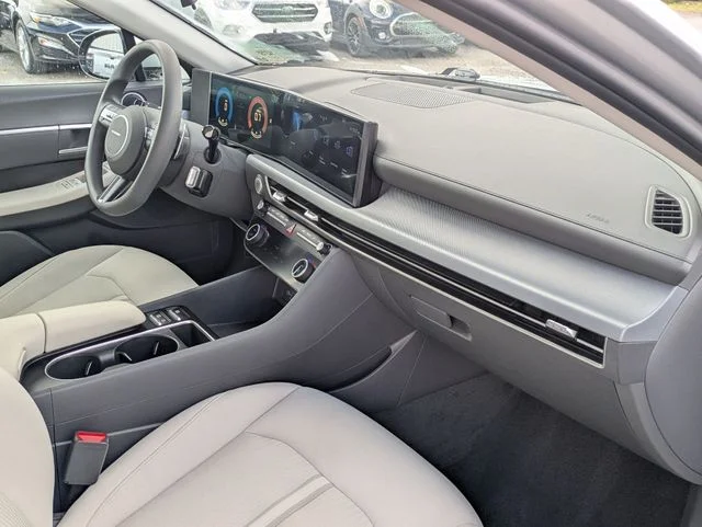 Used 2025 Silver Hyundai SEL image 26