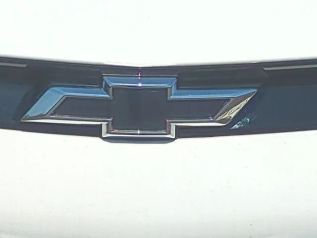 New 2027 Summit White Chevrolet LT image 32