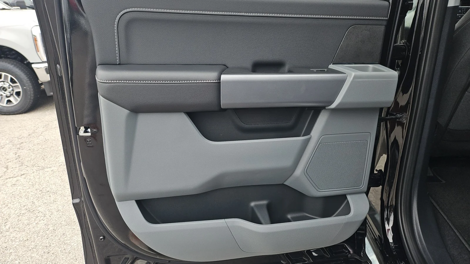 New 2026 Agate Black Metallic Ford XLT 4WD image 14