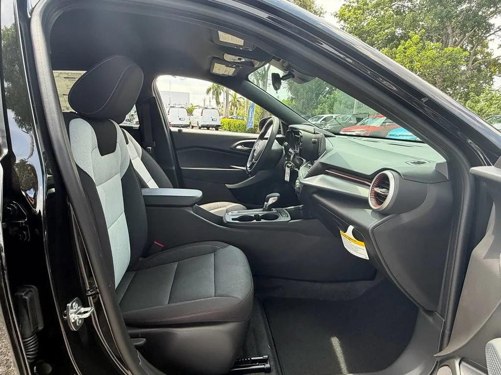 2026 Chevrolet Trax RS - Photo 8