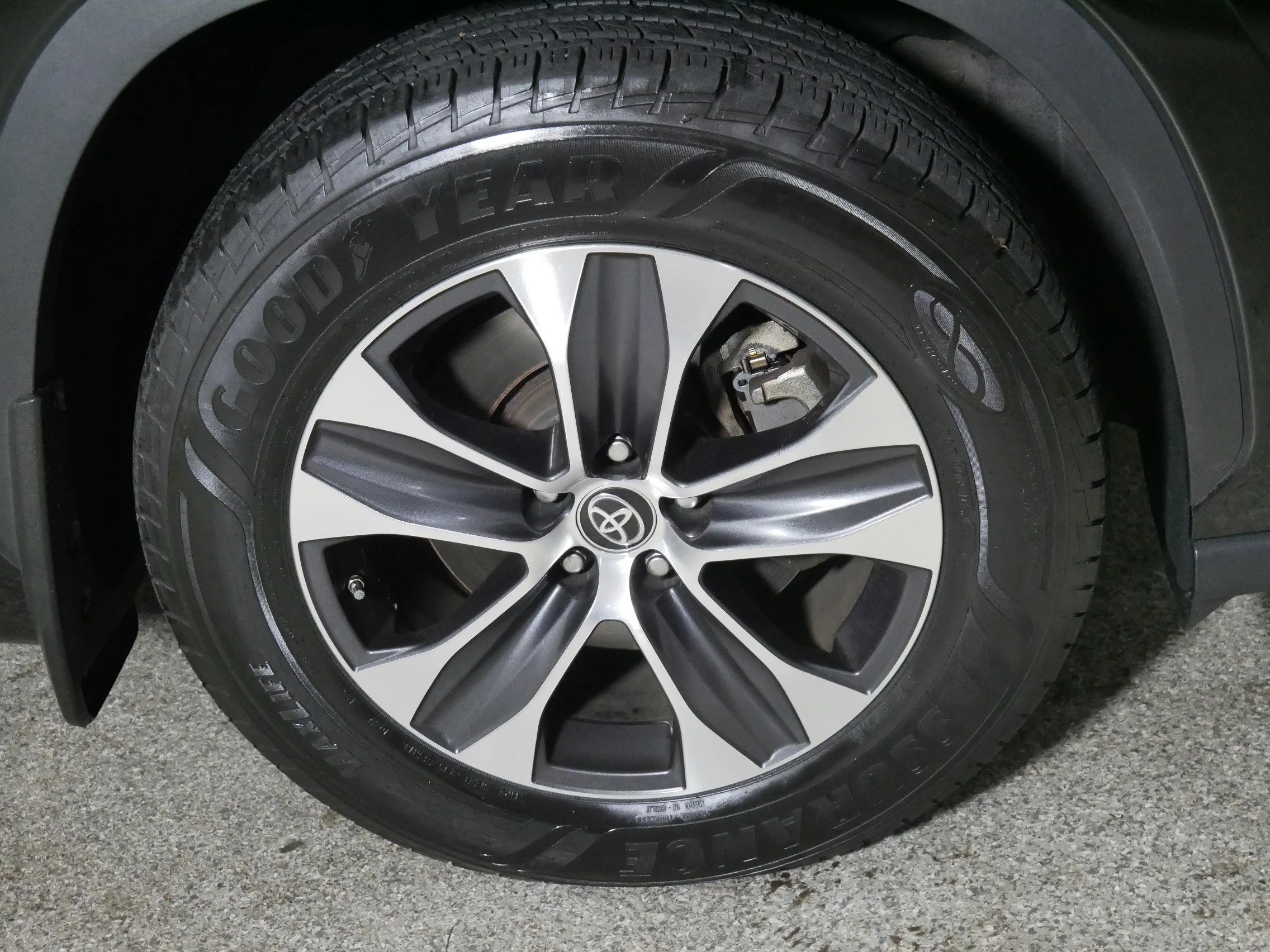 Used 2020 Opulent Amber Toyota XLE image 15