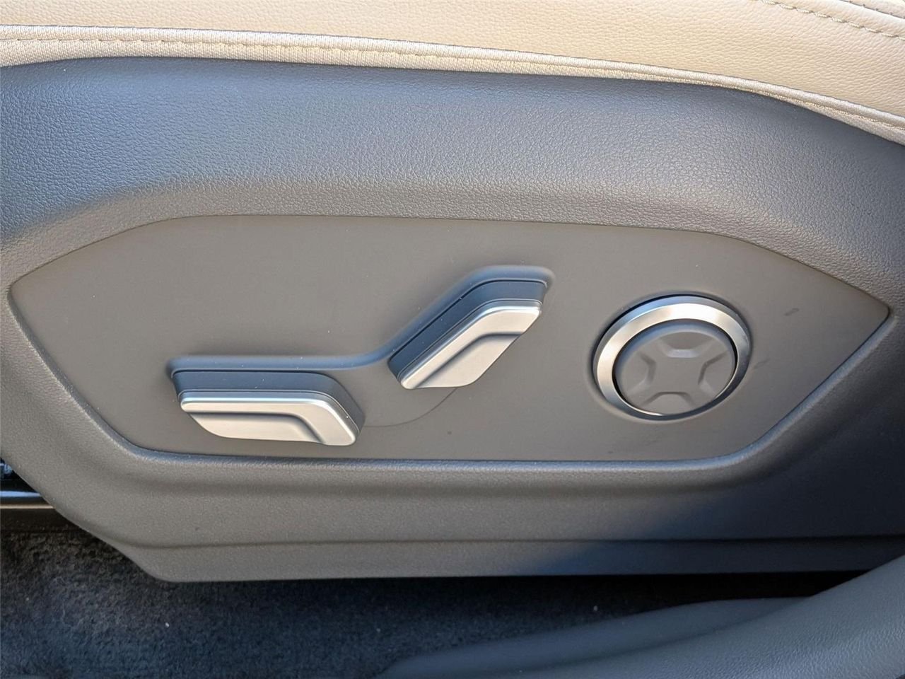 2026 Hyundai Santa Fe Limited - Photo 13