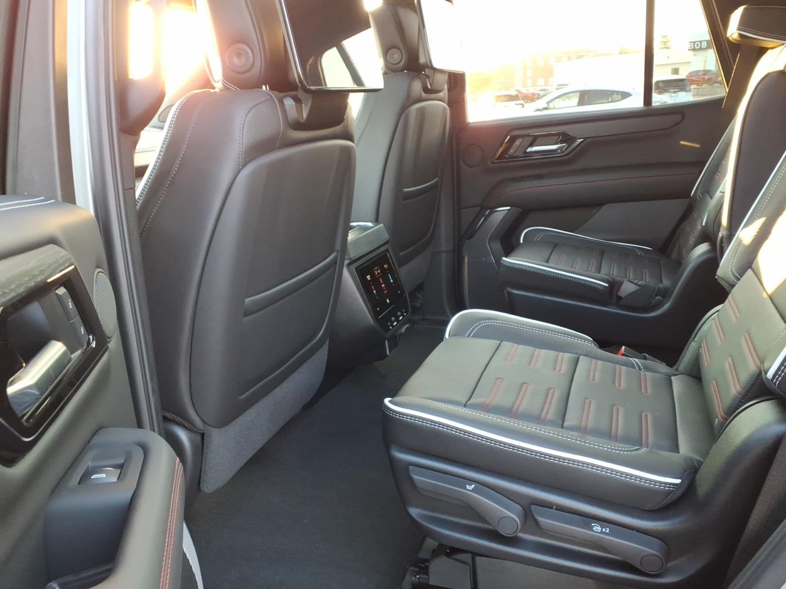 2026 GMC Yukon AT4 Ultimate - Photo 6
