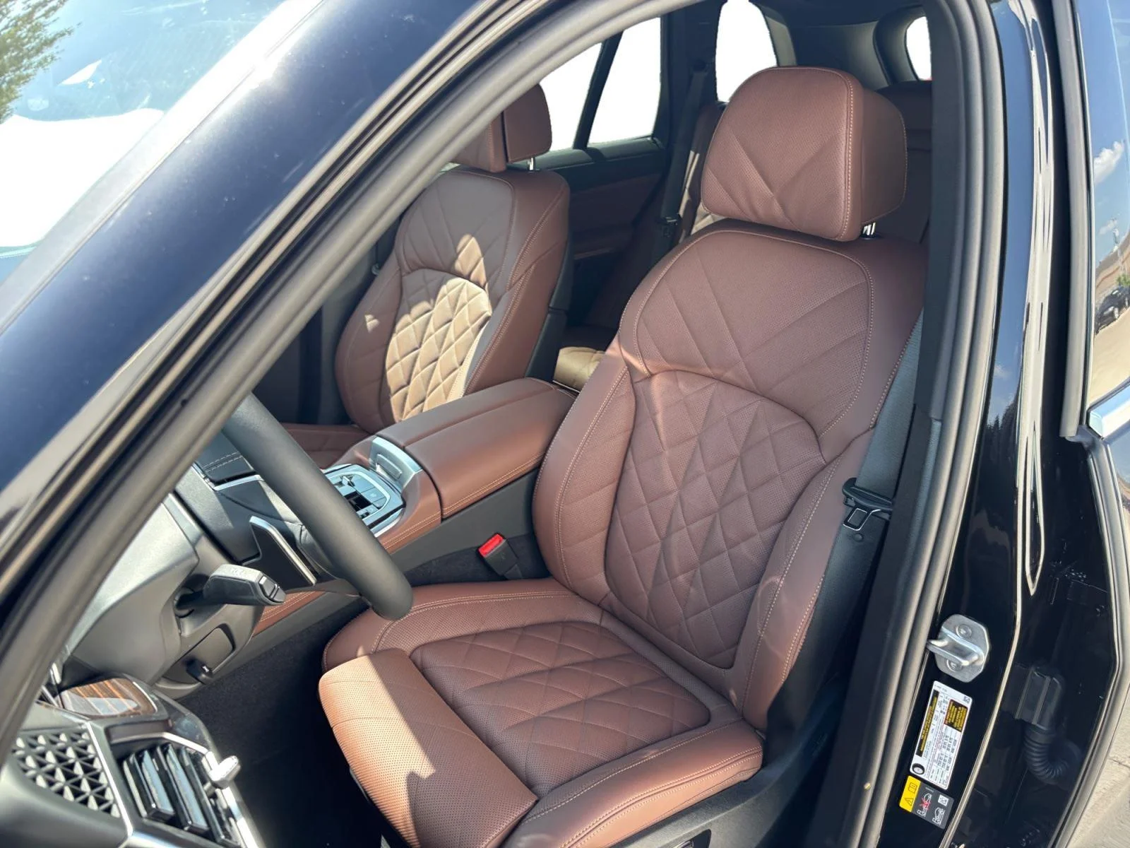New 2026 Black Sapphire Metallic BMW xDrive50e image 21