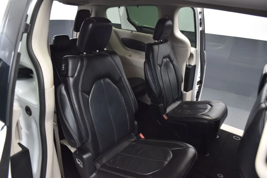 Used 2022 White Chrysler Touring L image 23