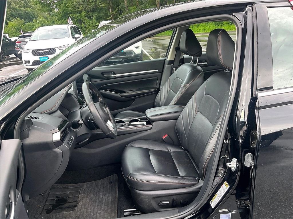 Used 2024 Black Nissan 2.5 SR image 10