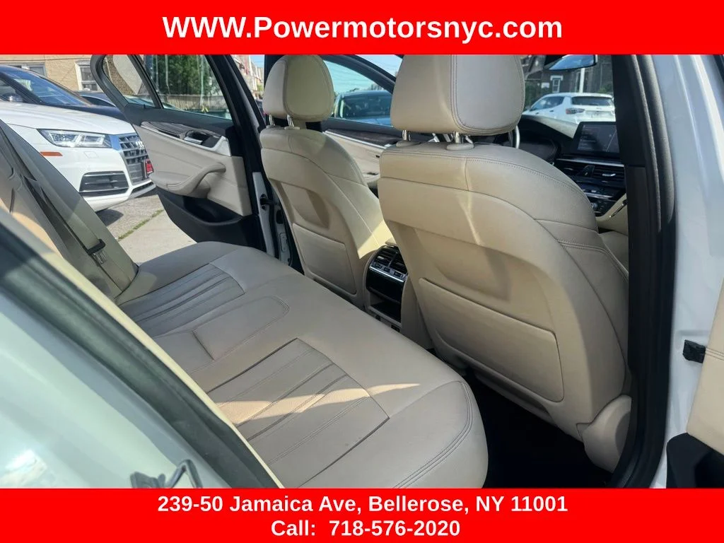 Used 2020 White BMW 530i xDrive image 29