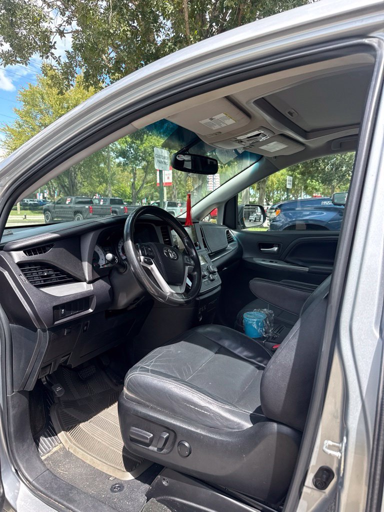 Used 2016 Silver Toyota SE image 4