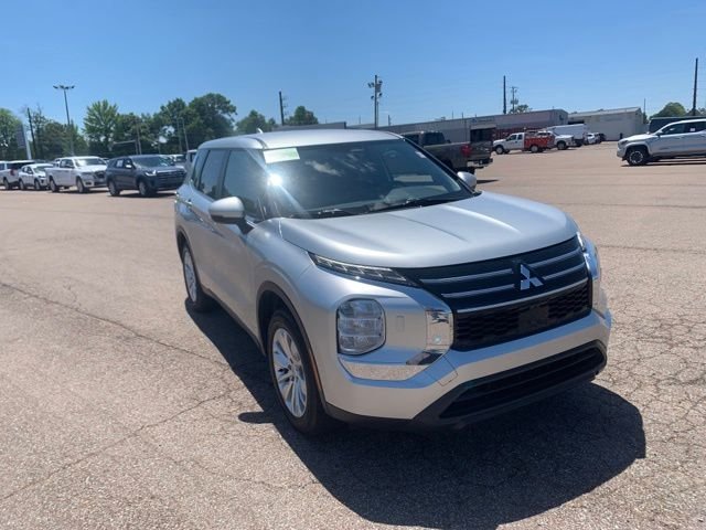 2025 Mitsubishi Outlander ES S-AWC's photo