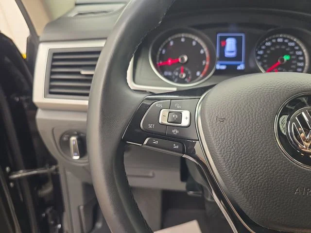 Used 2019 Deep Black Pearl Effect Volkswagen 3.6L V6 SE image 31