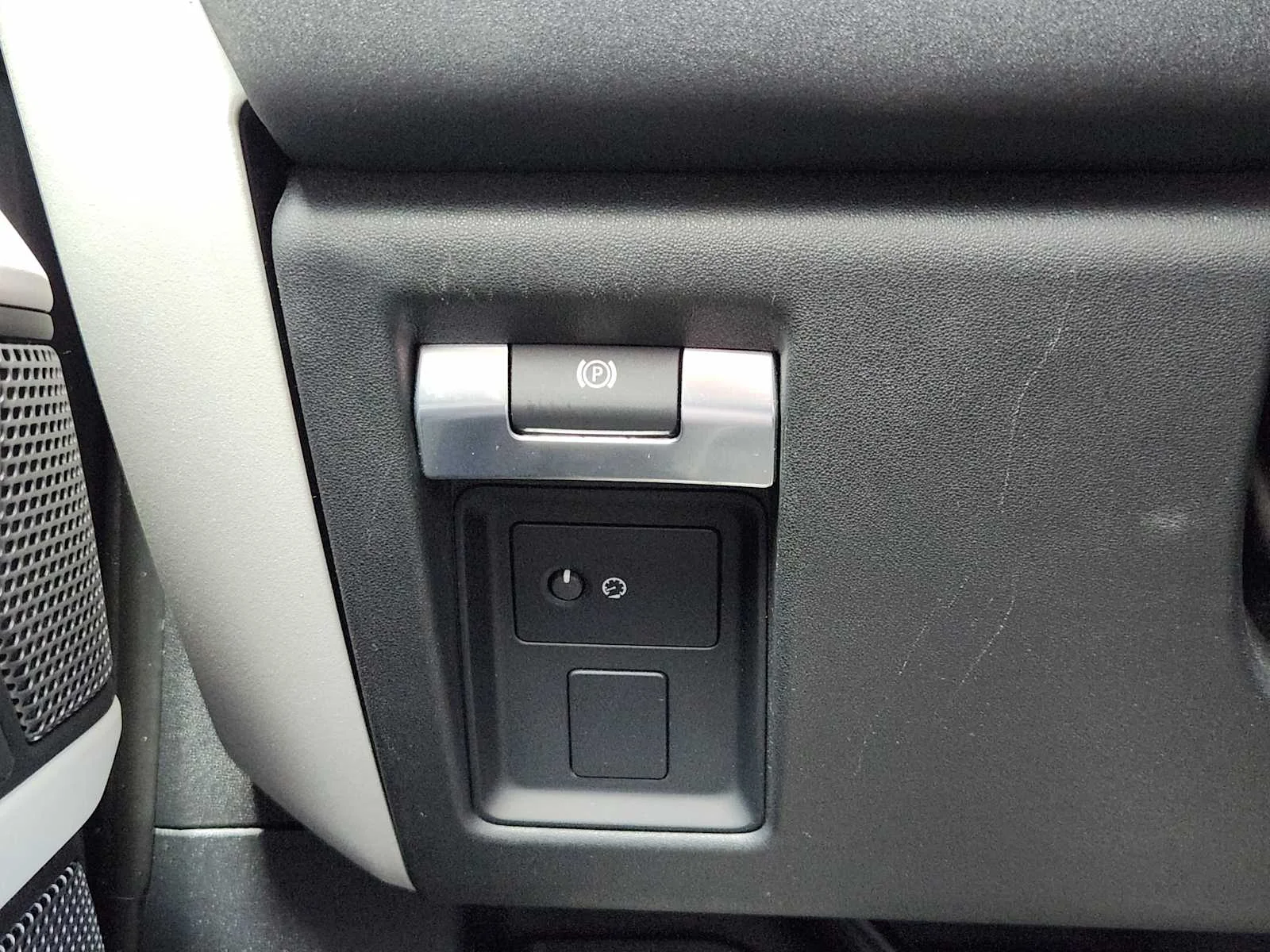 Used 2022 Eiger Grey Metallic Land Rover SE image 23