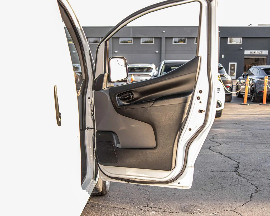 Used 2015 White Nissan S image 22