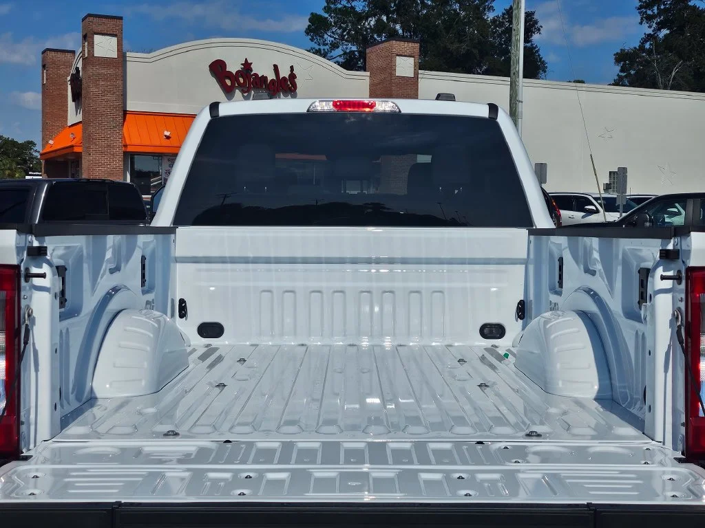 New 2027 Oxford White Ford F-250® XLT image 13