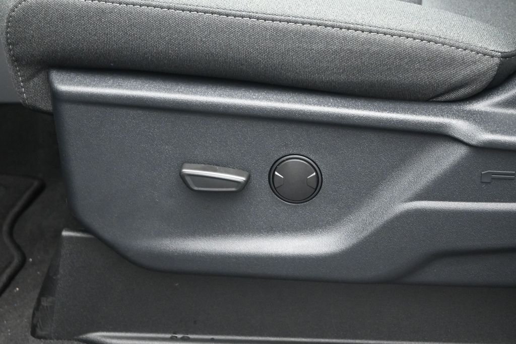 New 2026 Agate Black Metallic Ford XLT image 9