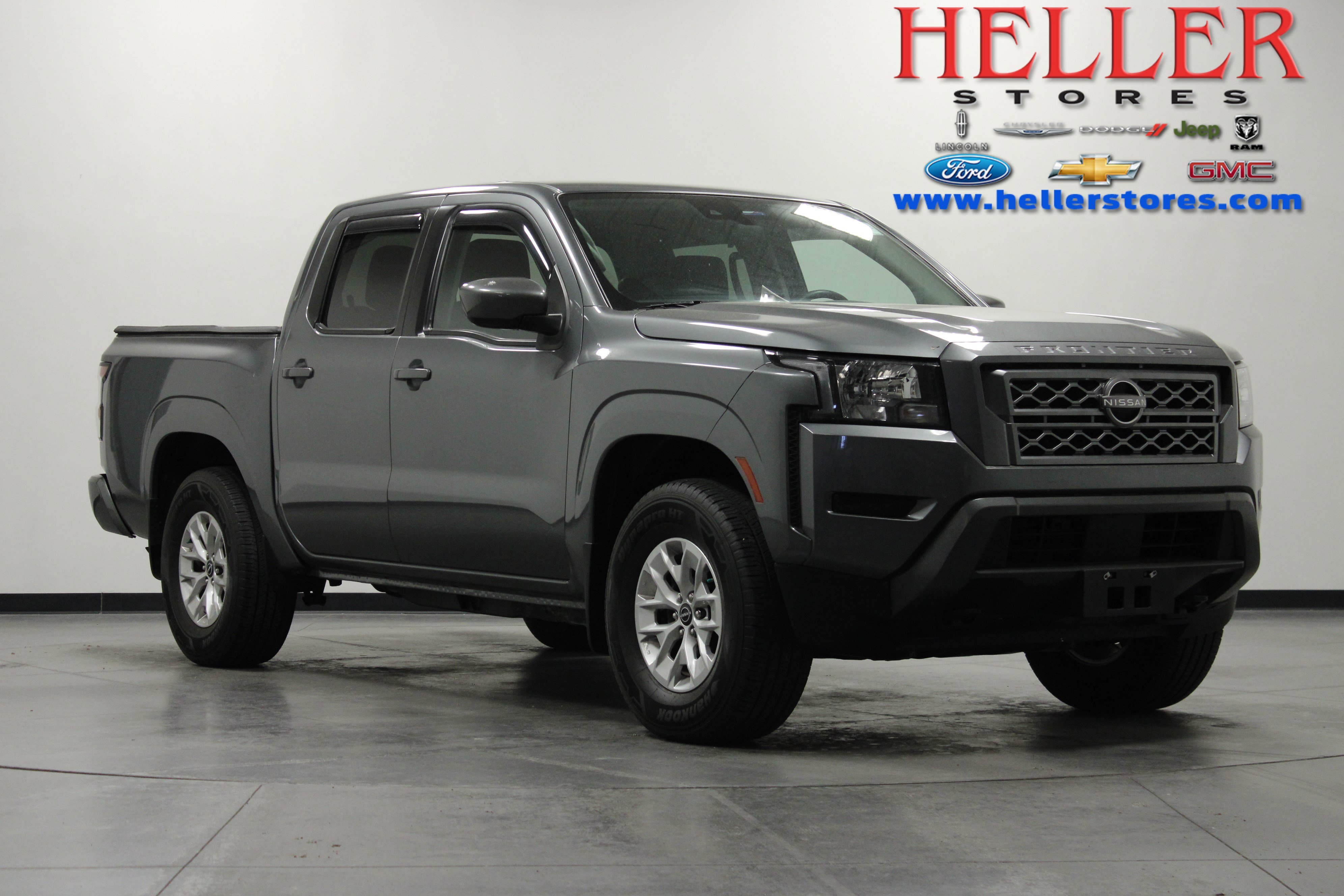 2024 Nissan Frontier SV Crew Cab 4X4 SWB's photo