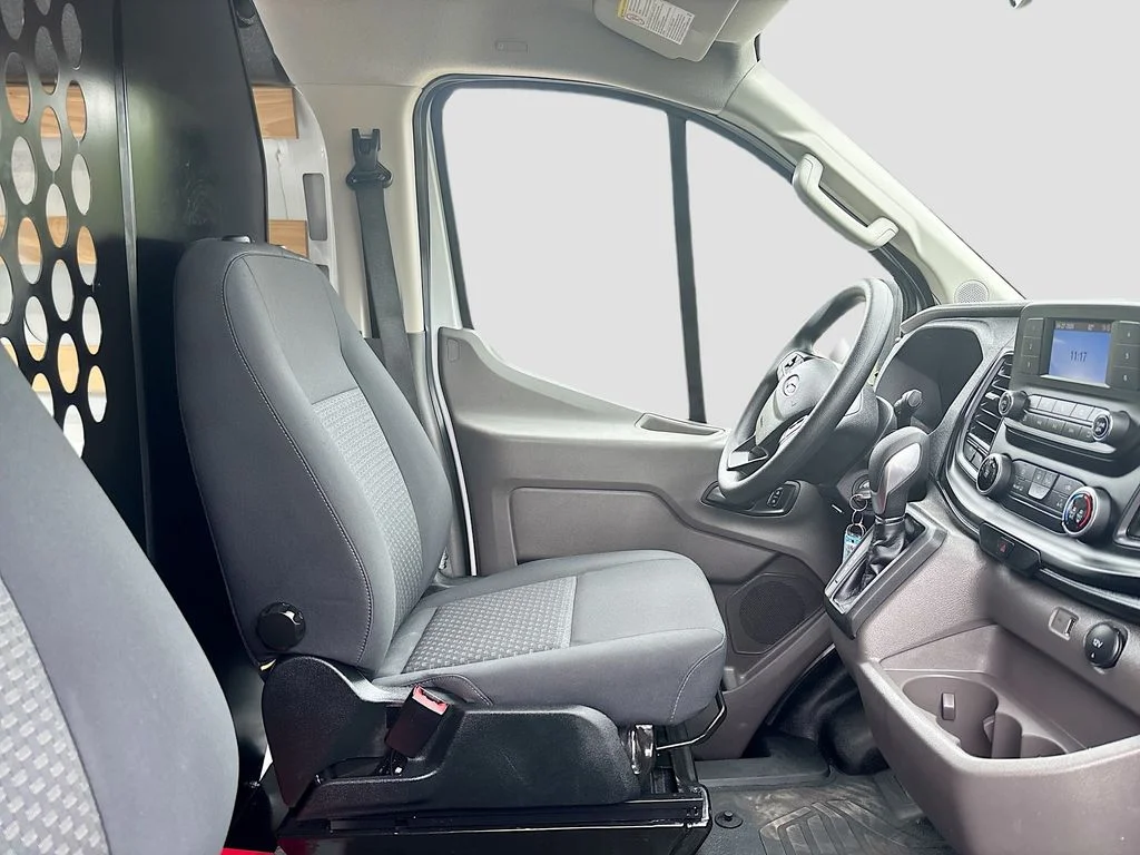 Used 2025 Oxford White Ford Base image 21