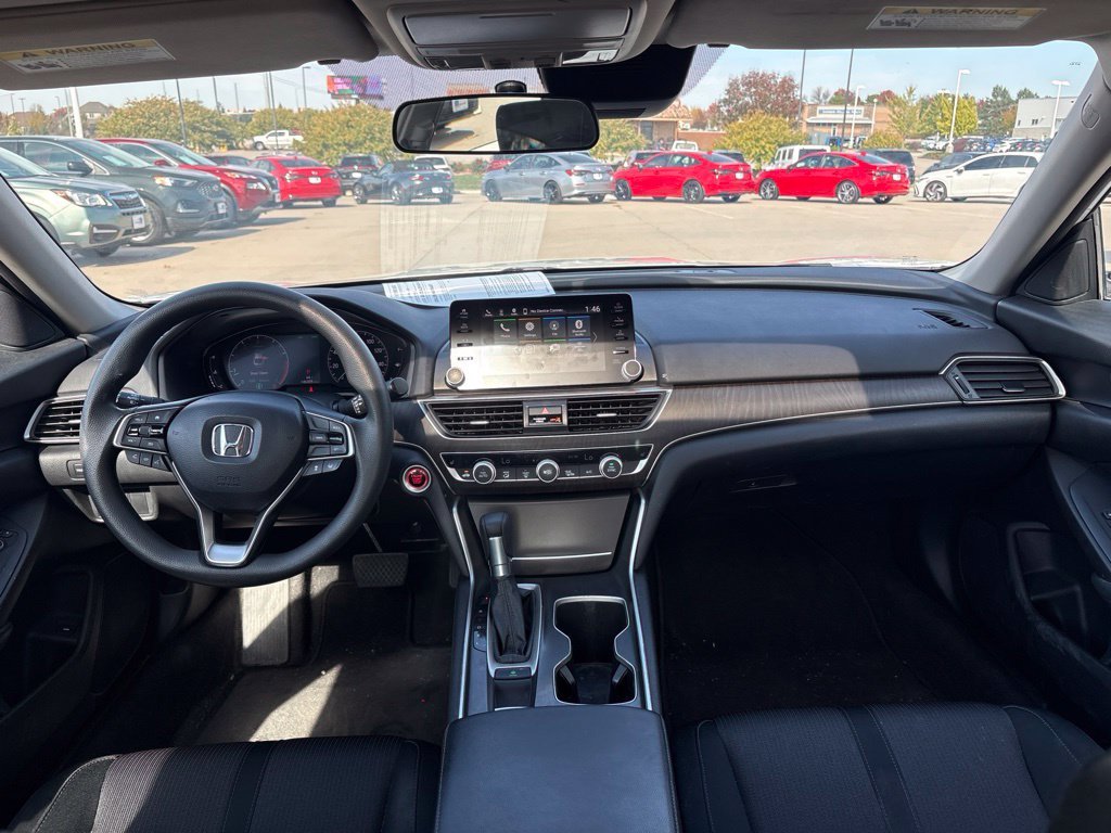 Used 2018 White Honda EX image 33