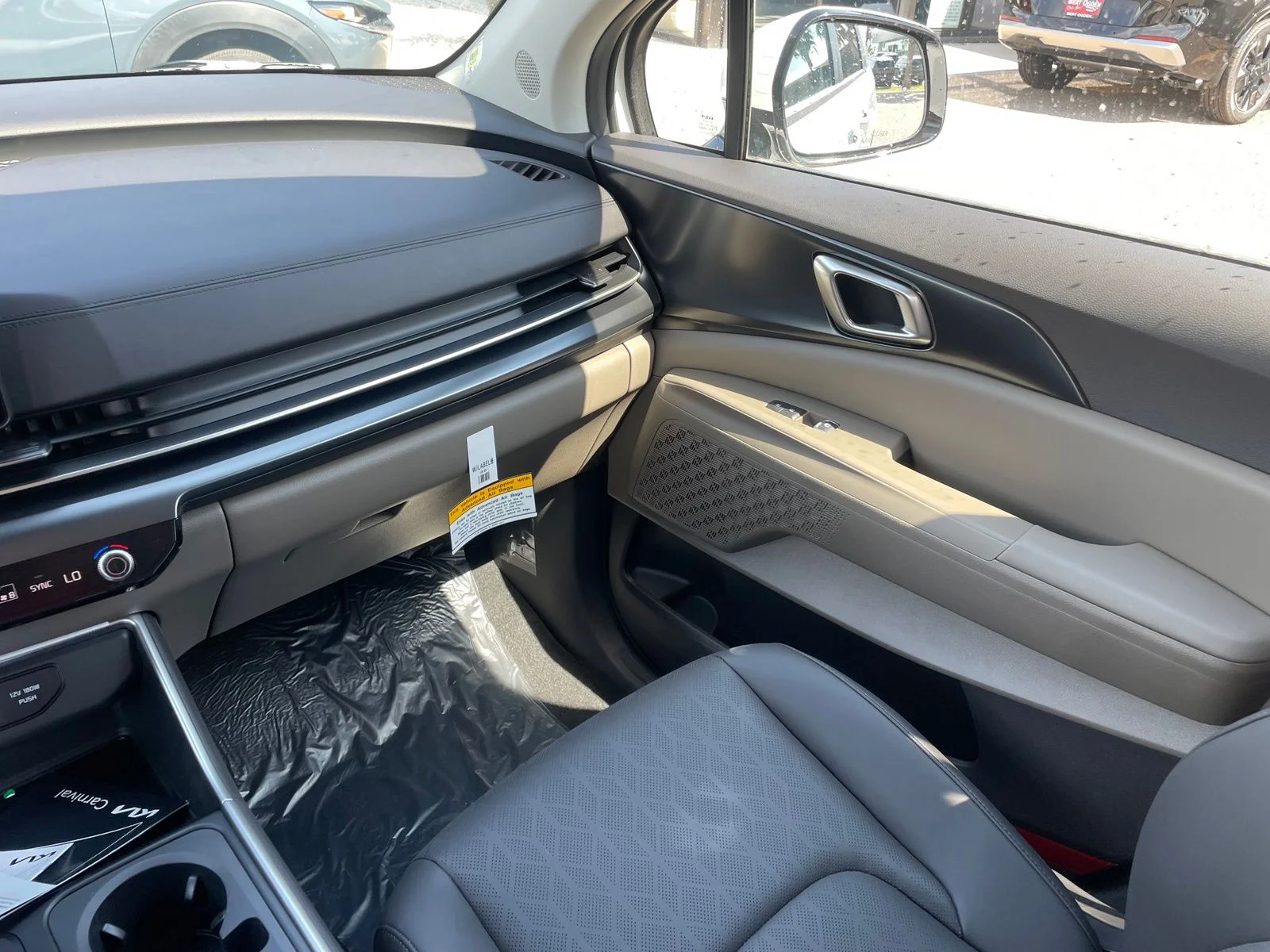 New 2027 White Kia LXS image 21