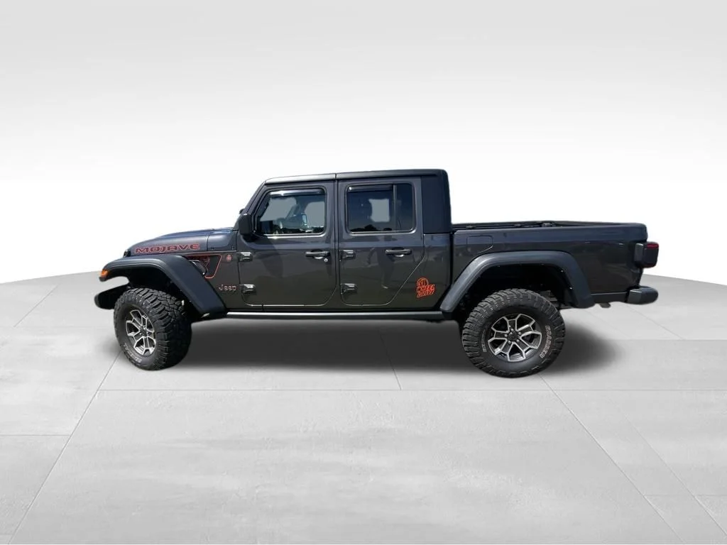 Used 2024 Gray Jeep Mojave image 7