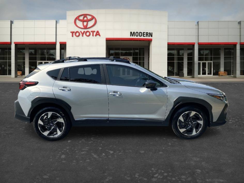 Used 2025 Ice Silver Metallic Subaru Limited image 4