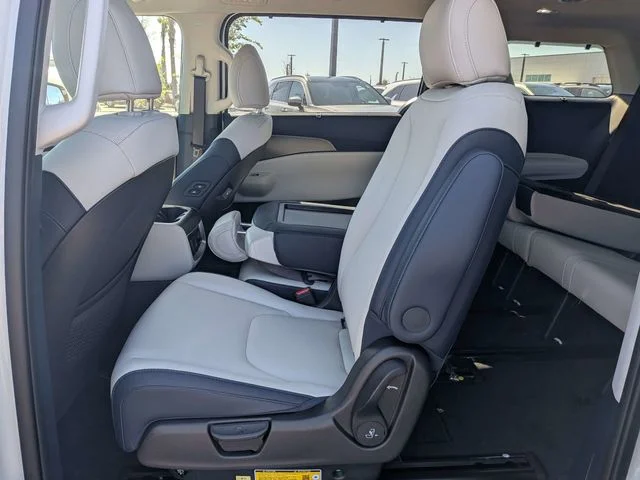 New 2026 Snow White Pearl Kia SX image 13