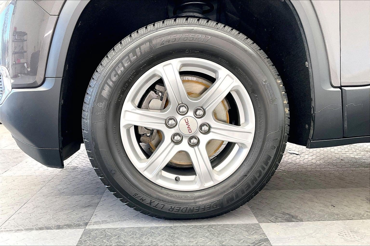 Used 2019 Iridium Metallic GMC SLE image 8