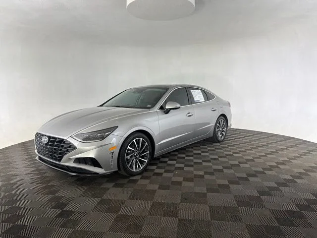Used 2022 Silver Hyundai Limited image 4
