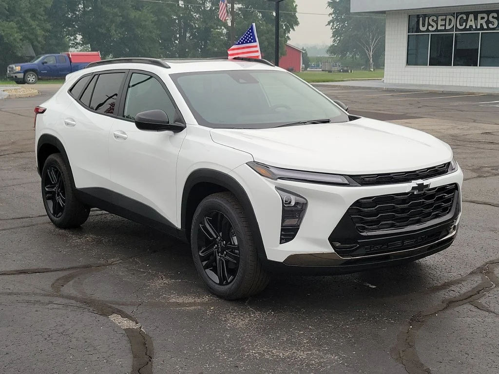 New 2026 Summit White Chevrolet ACTIV image 2