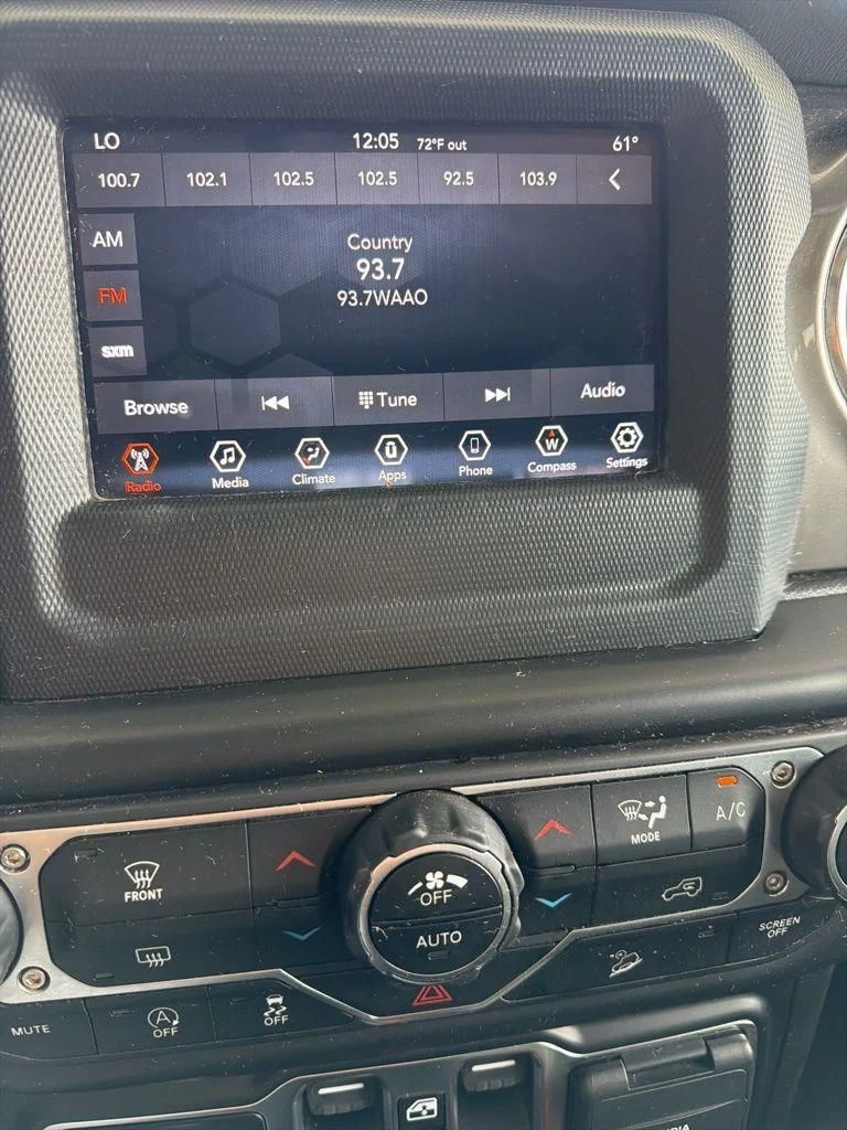 Used 2020 Black Jeep Unlimited Sahara image 10