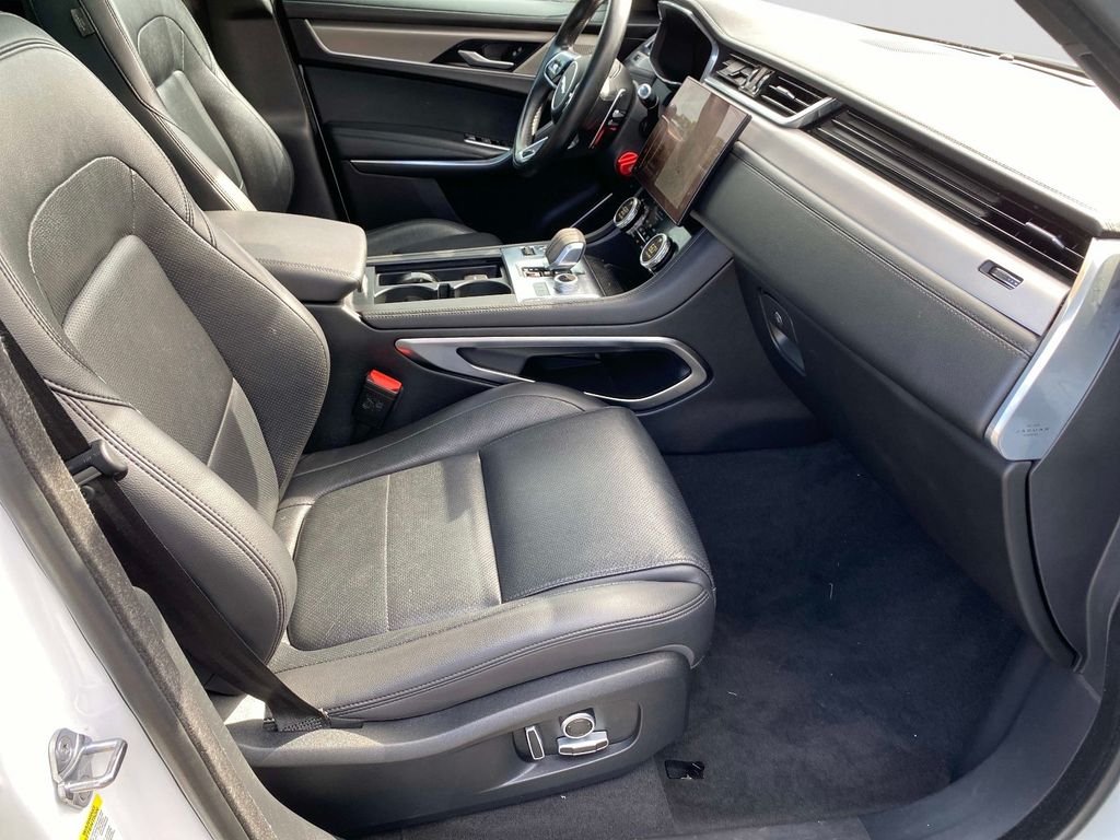 Used 2021  Jaguar P250 image 23