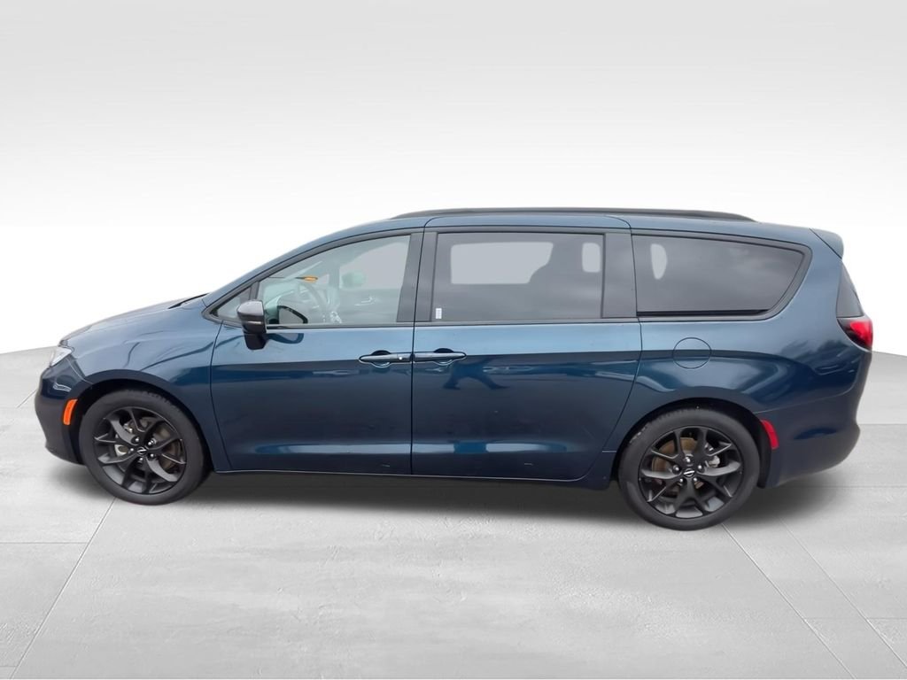 Used 2025 Blue Chrysler Limited image 5