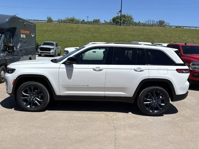 New 2026 Bright White Clear-Coat Exterior Paint Jeep  image 9