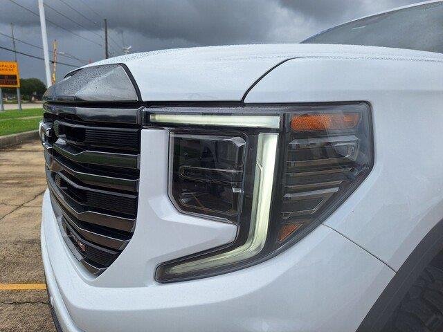 Used 2023 WHITE GMC AT4 image 10