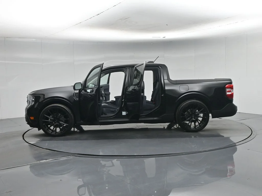 New 2026 Shadow Black Ford XLT image 4