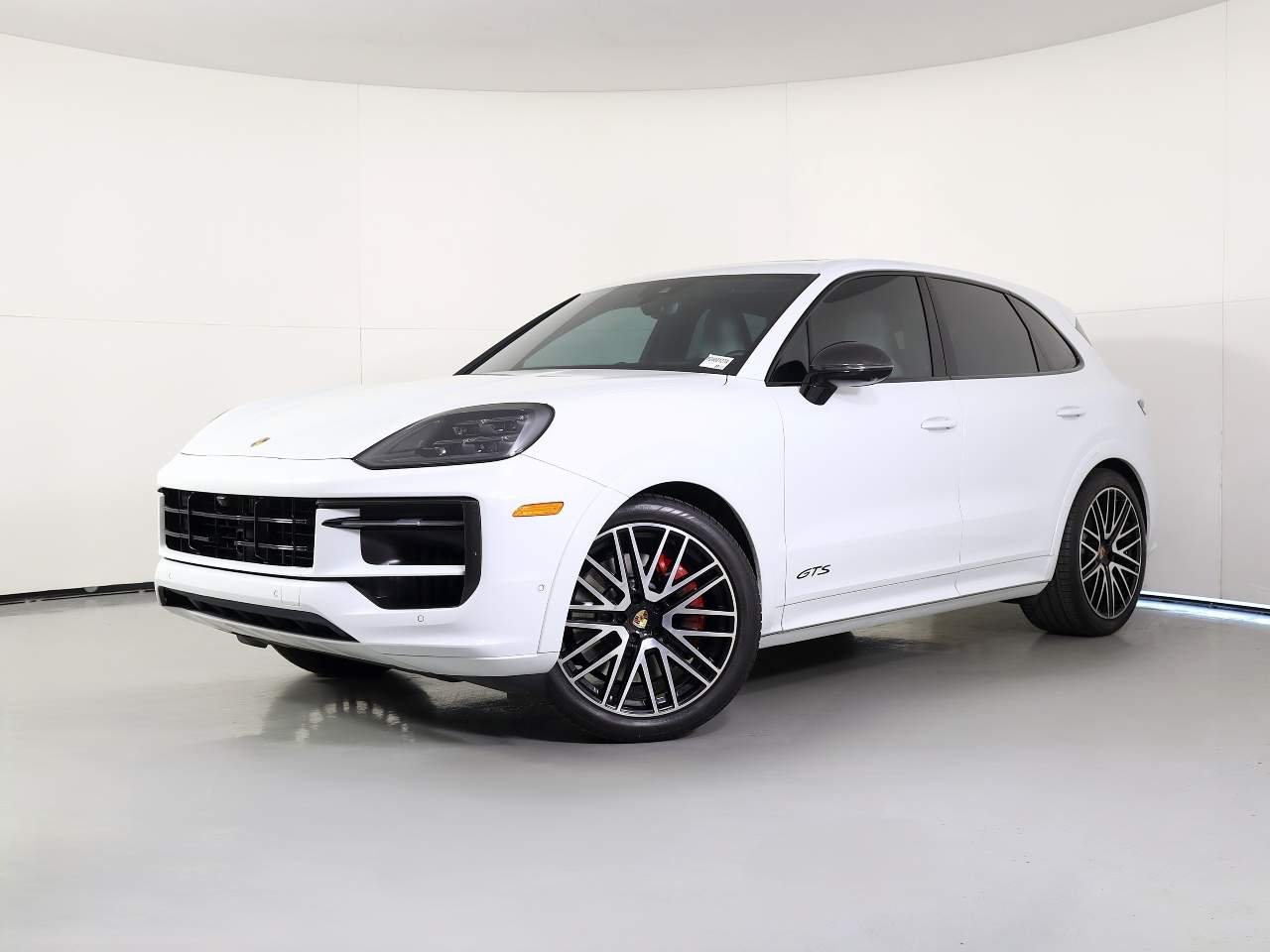 2025 Porsche Cayenne GTS's photo