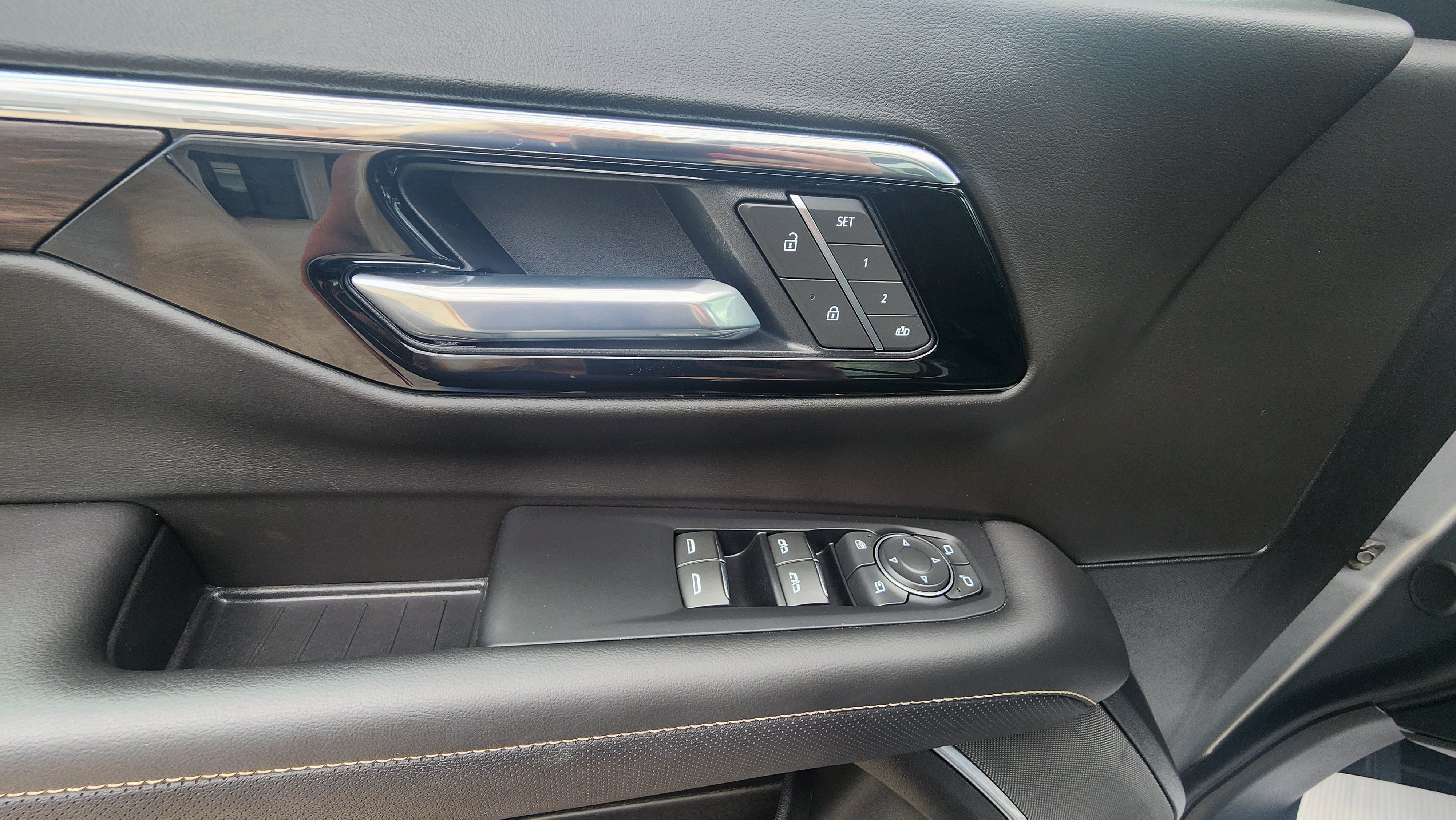 Certified Used 2025 Sterling Gray Metallic Chevrolet Premier image 12